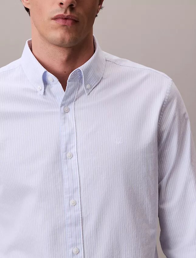 Camisa clássica de botões em oxford de algodão Cotton Stretch às riscas Camisa clássica de botões em oxford de algodão Cotton Stretch às riscas