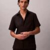 Camisa clássica de botões em seersucker liso Camisa clássica de botões em seersucker liso