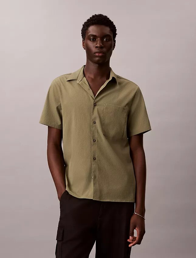 Camisa clássica de botões em seersucker liso Camisa clássica de botões em seersucker liso