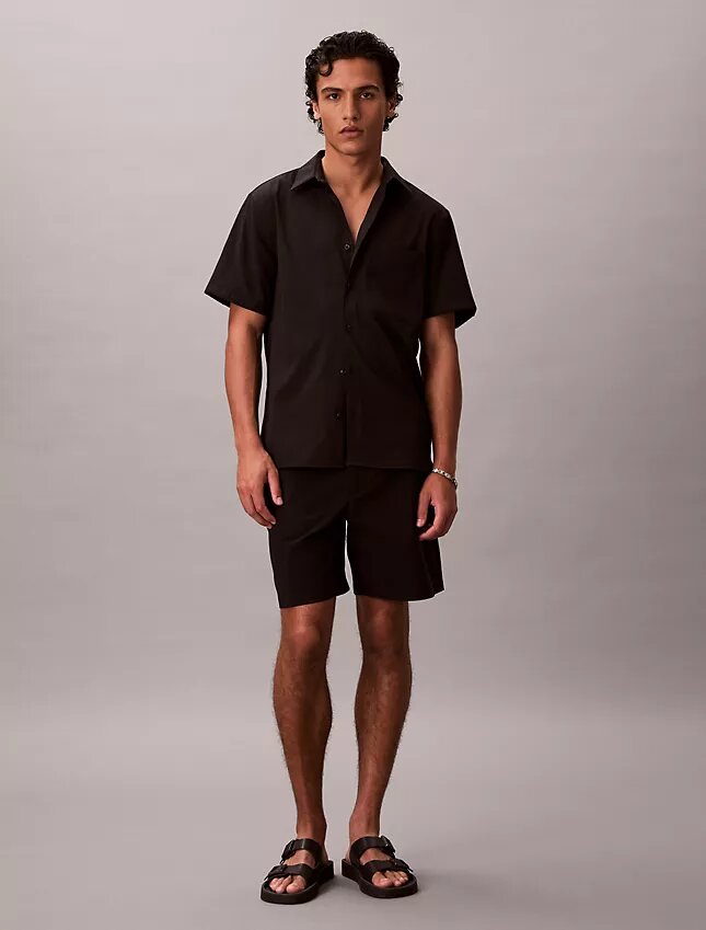 Camisa clássica de botões em seersucker liso Camisa clássica de botões em seersucker liso