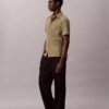 Camisa clássica de botões em seersucker liso Camisa clássica de botões em seersucker liso