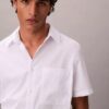 Camisa clássica de botões em seersucker liso Camisa clássica de botões em seersucker liso
