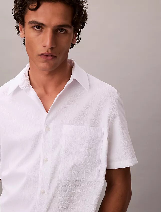 Camisa clássica de botões em seersucker liso Camisa clássica de botões em seersucker liso