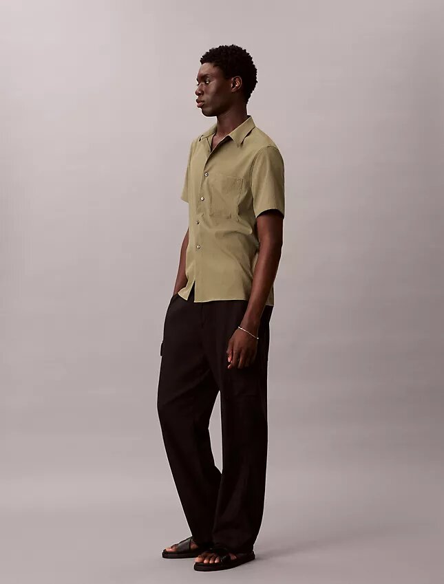 Camisa clássica de botões em seersucker liso Camisa clássica de botões em seersucker liso