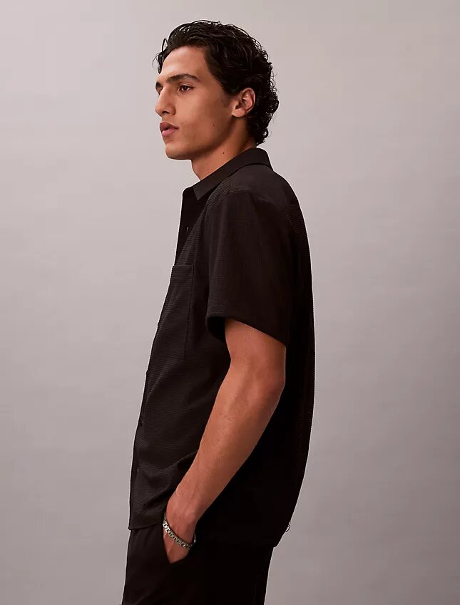 Camisa clássica de botões em seersucker liso Camisa clássica de botões em seersucker liso