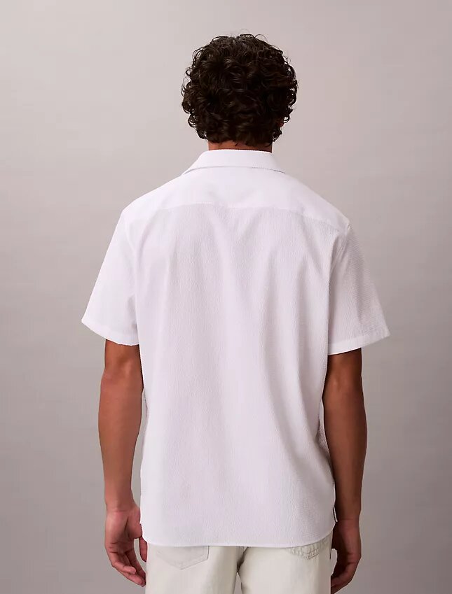 Camisa clássica de botões em seersucker liso Camisa clássica de botões em seersucker liso