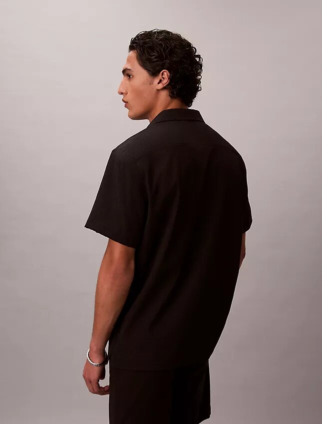 Camisa clássica de botões em seersucker liso Camisa clássica de botões em seersucker liso