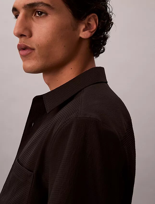Camisa clássica de botões em seersucker liso Camisa clássica de botões em seersucker liso