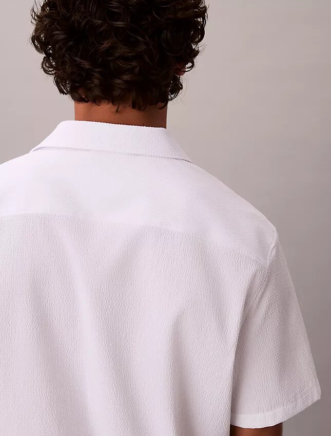 Camisa clássica de botões em seersucker liso Camisa clássica de botões em seersucker liso