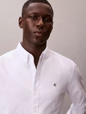 Camisa clássica de botões em tecido Oxford liso