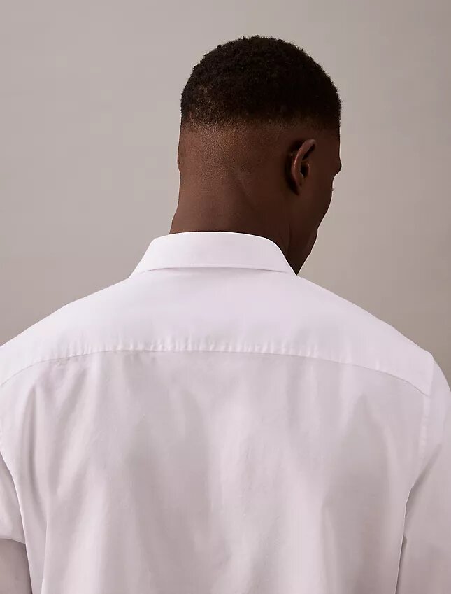Camisa clássica de botões em tecido Oxford liso Camisa clássica de botões em tecido Oxford liso