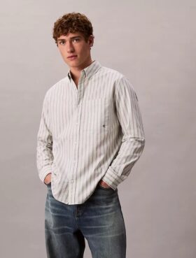Camisa clássica de botões Oxford às riscas