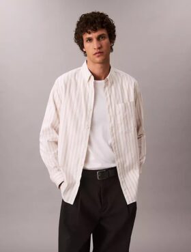 Camisa clássica de botões Oxford às riscas