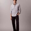 Camisa clássica de botões Oxford às riscas