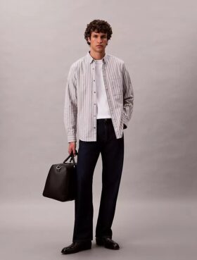 Camisa clássica de botões Oxford às riscas