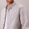 Camisa clássica de botões Oxford às riscas