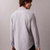 Camisa clássica de botões Oxford às riscas