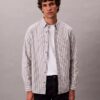 Camisa clássica de botões Oxford às riscas