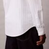 Camisa clássica de botões Oxford às riscas
