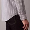 Camisa clássica de botões Oxford às riscas