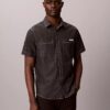 Camisa clássica de chambray com botões Camisa clássica de chambray com botões