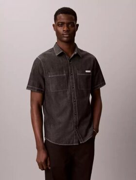 Camisa clássica de chambray com botões
