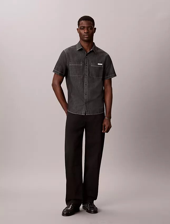 Camisa clássica de chambray com botões Camisa clássica de chambray com botões