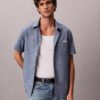 Camisa clássica de chambray com botões Camisa clássica de chambray com botões