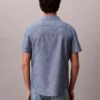 Camisa clássica de chambray com botões Camisa clássica de chambray com botões