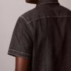 Camisa clássica de chambray com botões Camisa clássica de chambray com botões