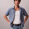 Camisa clássica de chambray com botões Camisa clássica de chambray com botões