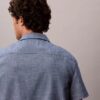 Camisa clássica de chambray com botões Camisa clássica de chambray com botões