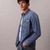 Camisa clássica de Denim com botões Camisa clássica de Denim com botões