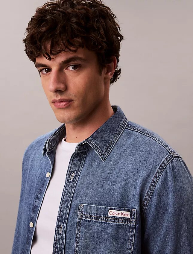 Camisa clássica de Denim com botões Camisa clássica de Denim com botões