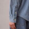 Camisa clássica de Denim com botões