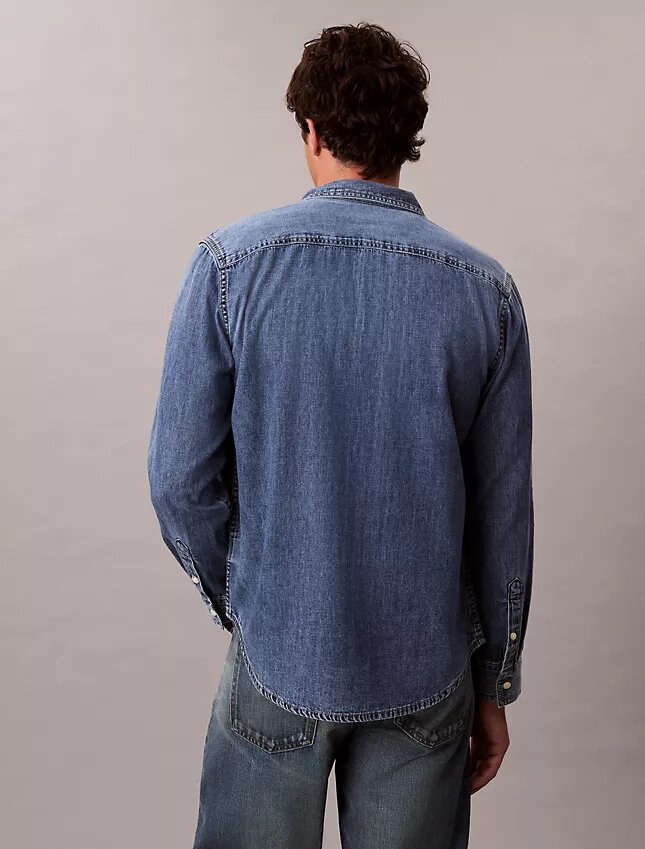 Camisa clássica de Denim com botões Camisa clássica de Denim com botões