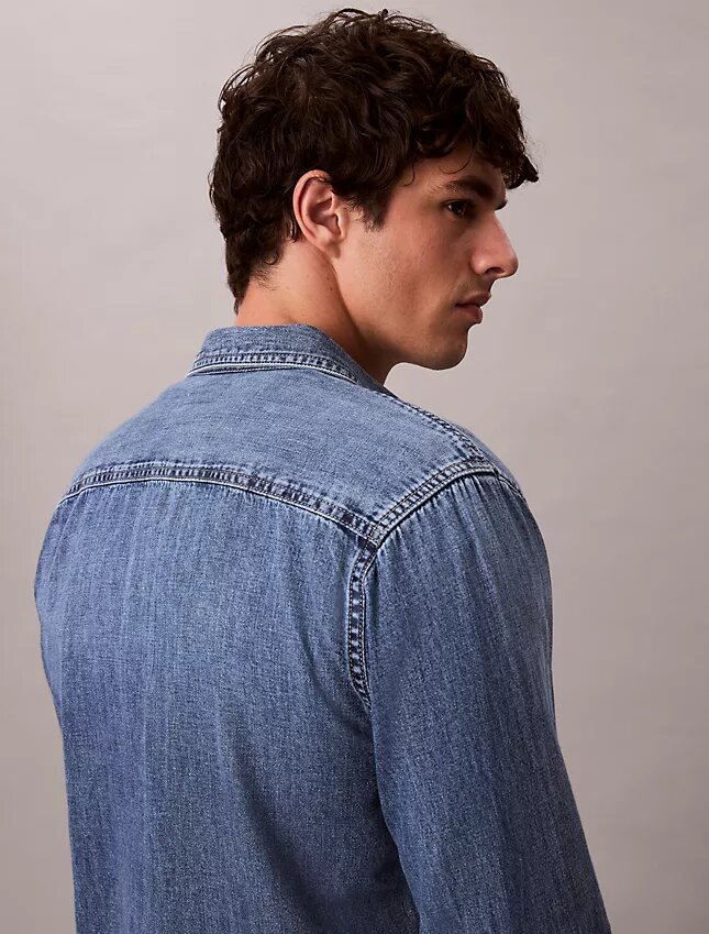 Camisa clássica de Denim com botões Camisa clássica de Denim com botões