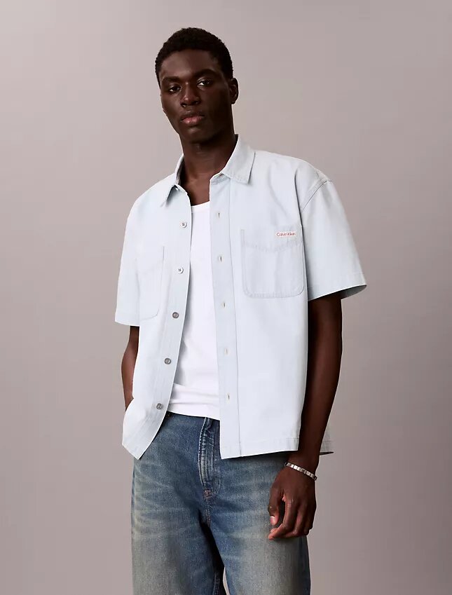 Camisa clássica de Denim de manga curta com botões Camisa clássica de Denim de manga curta com botões
