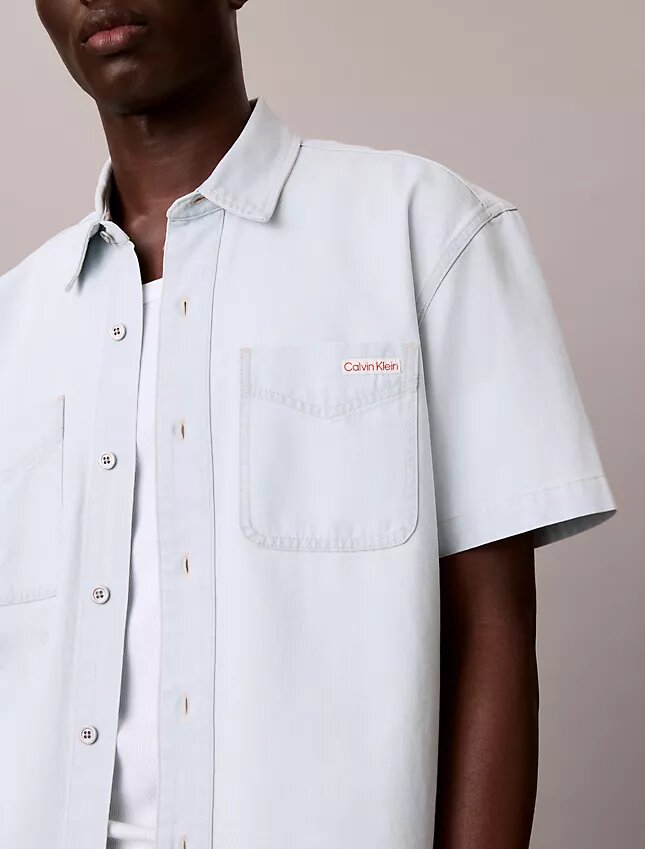 Camisa clássica de Denim de manga curta com botões Camisa clássica de Denim de manga curta com botões