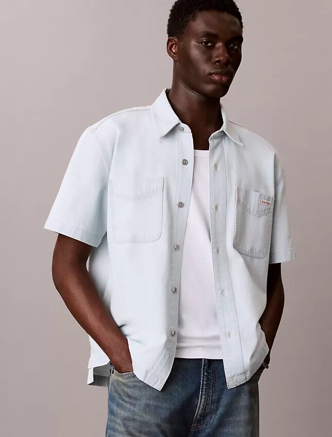 Camisa clássica de Denim de manga curta com botões Camisa clássica de Denim de manga curta com botões