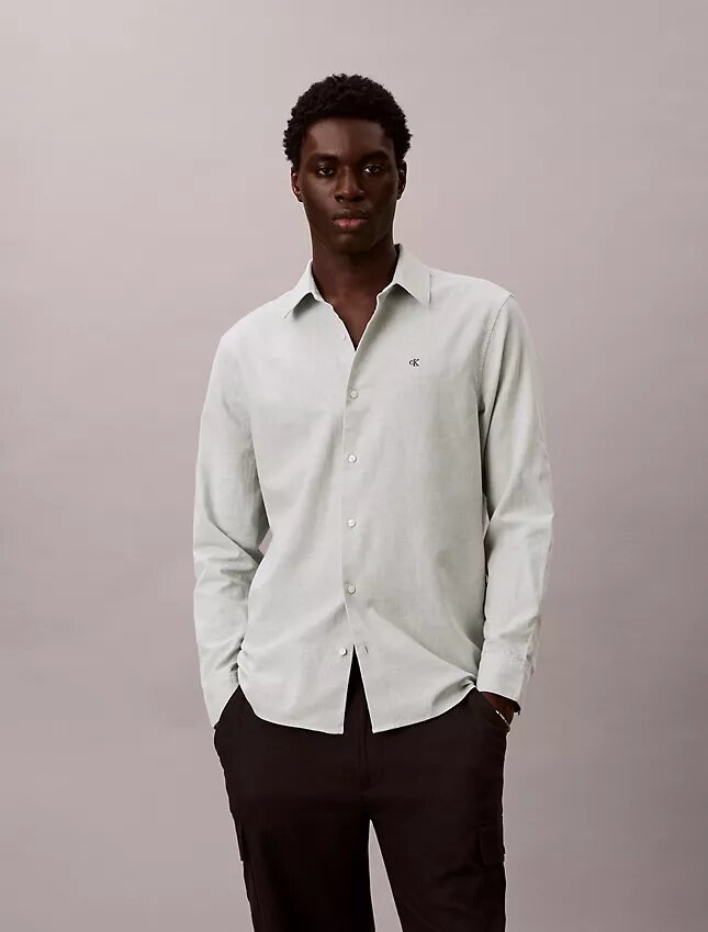 Camisa clássica de linho e algodão com botões Camisa clássica de linho e algodão com botões