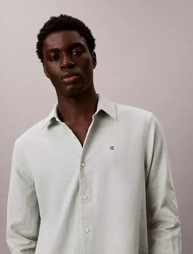 Camisa clássica de linho e algodão com botões Camisa clássica de linho e algodão com botões