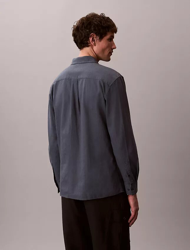 Camisa clássica de linho e algodão com botões Camisa clássica de linho e algodão com botões