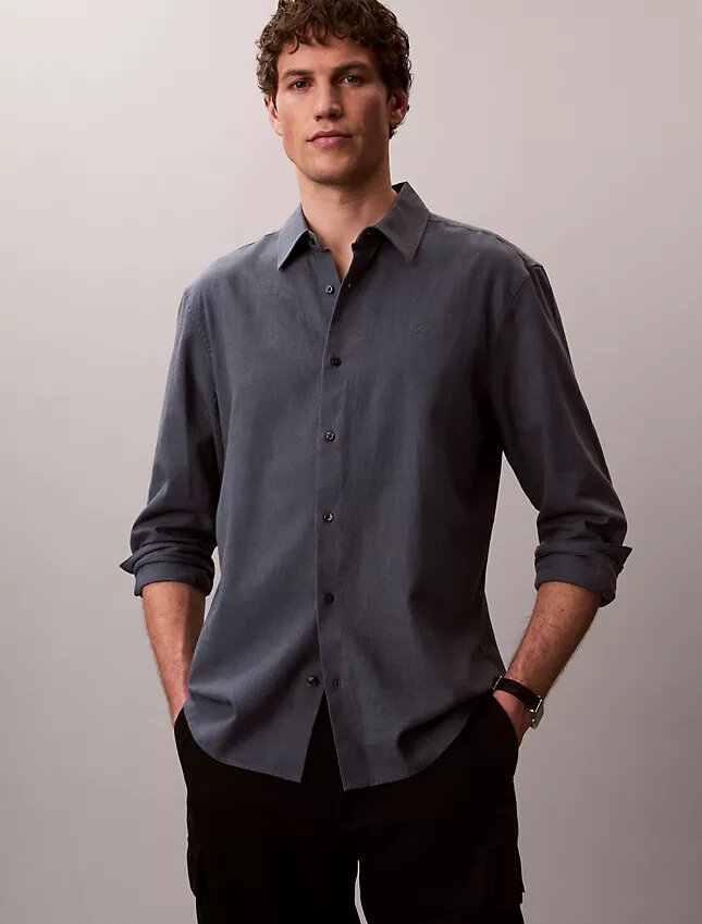 Camisa clássica de linho e algodão com botões Camisa clássica de linho e algodão com botões