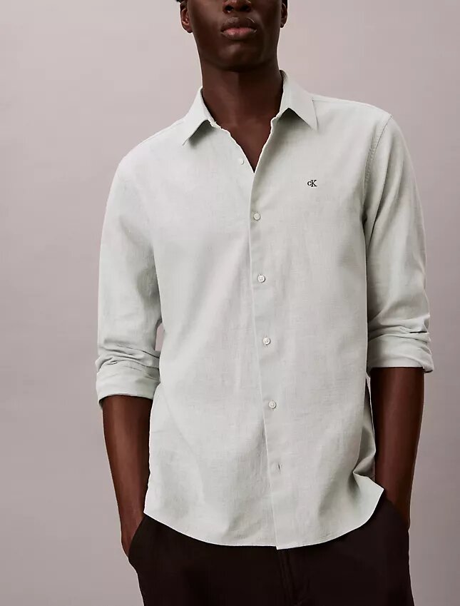 Camisa clássica de linho e algodão com botões Camisa clássica de linho e algodão com botões