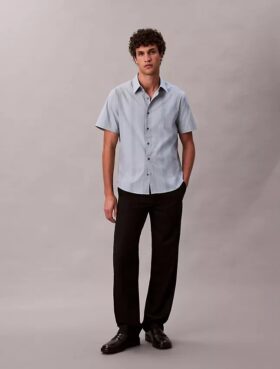 Camisa clássica elástica com riscas tingidas no fio