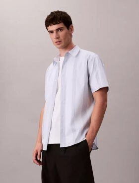 Camisa clássica elástica com riscas tingidas no fio
