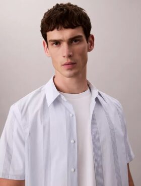 Camisa clássica elástica com riscas tingidas no fio
