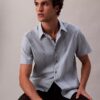 Camisa clássica elástica com riscas tingidas no fio