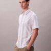 Camisa clássica elástica com riscas tingidas no fio Camisa clássica elástica com riscas tingidas no fio
